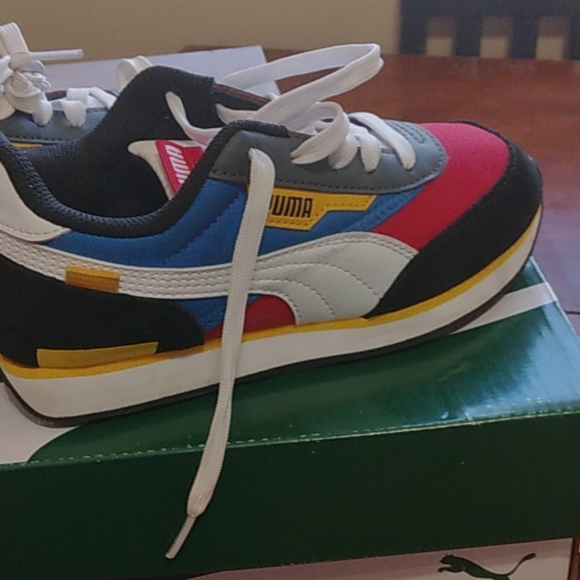 BOYS PUMAS - Picture 1 of 1